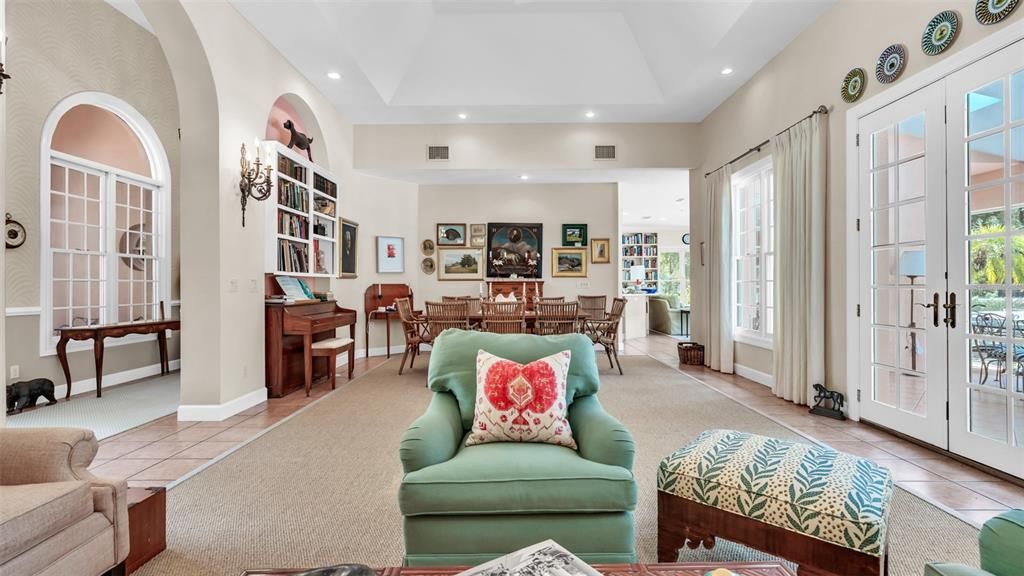 Dining room, Interior, Living room, Piano, Recessed Lighting