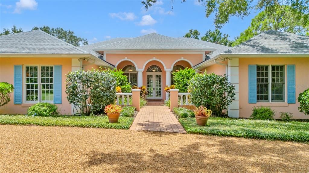 Exterior, Facade, Ranch