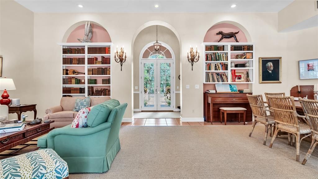 Dining room, Interior, Living room, Pendant Lights, Piano, Recessed Lighting