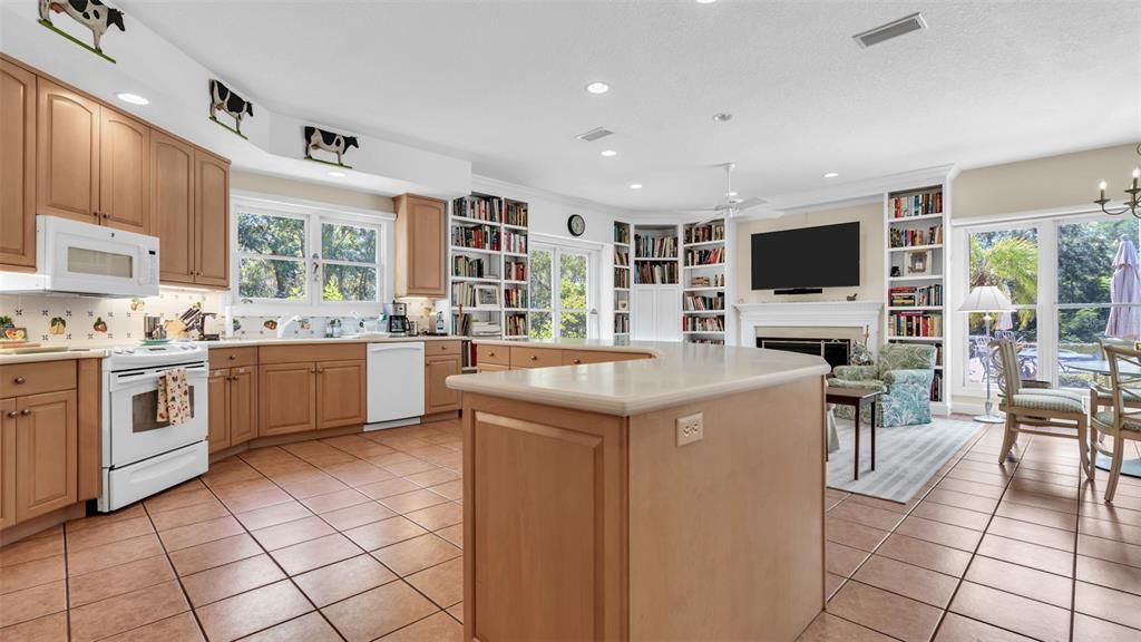 Fireplace, Interior, Kitchen, Recessed Lighting