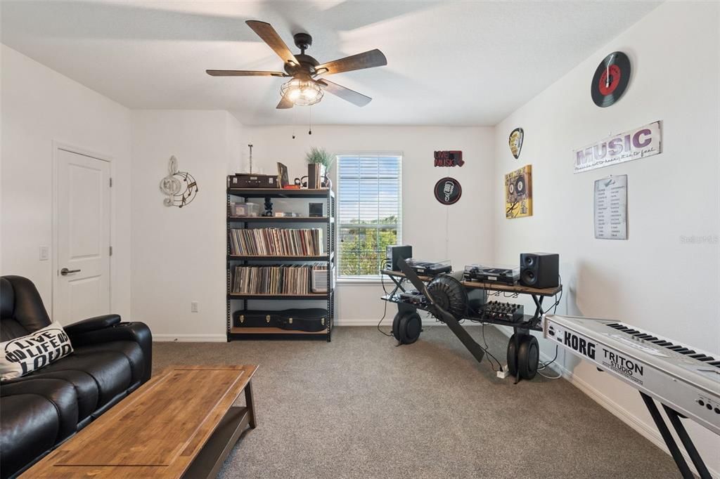 Home Office, Interior