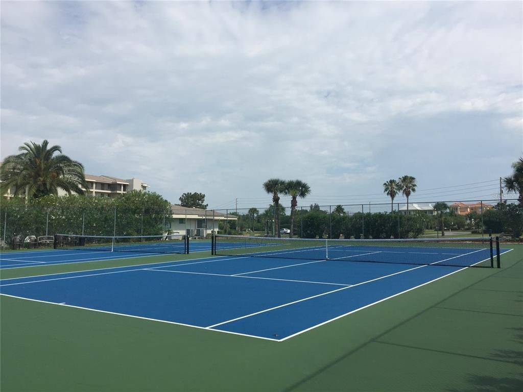 Exterior, Tennis Courts