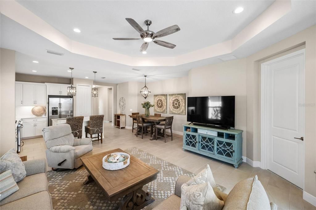Dining room, Interior, Kitchen, Living room, Pendant Lights, Recessed Lighting, Stainless Steel Appliances