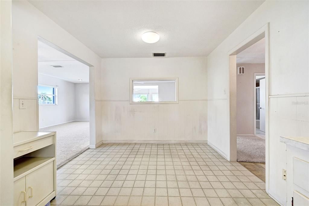 Empty room, Interior