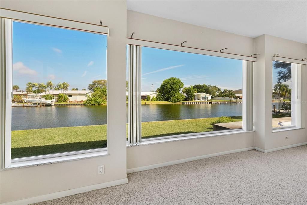 Empty room, Interior, Water