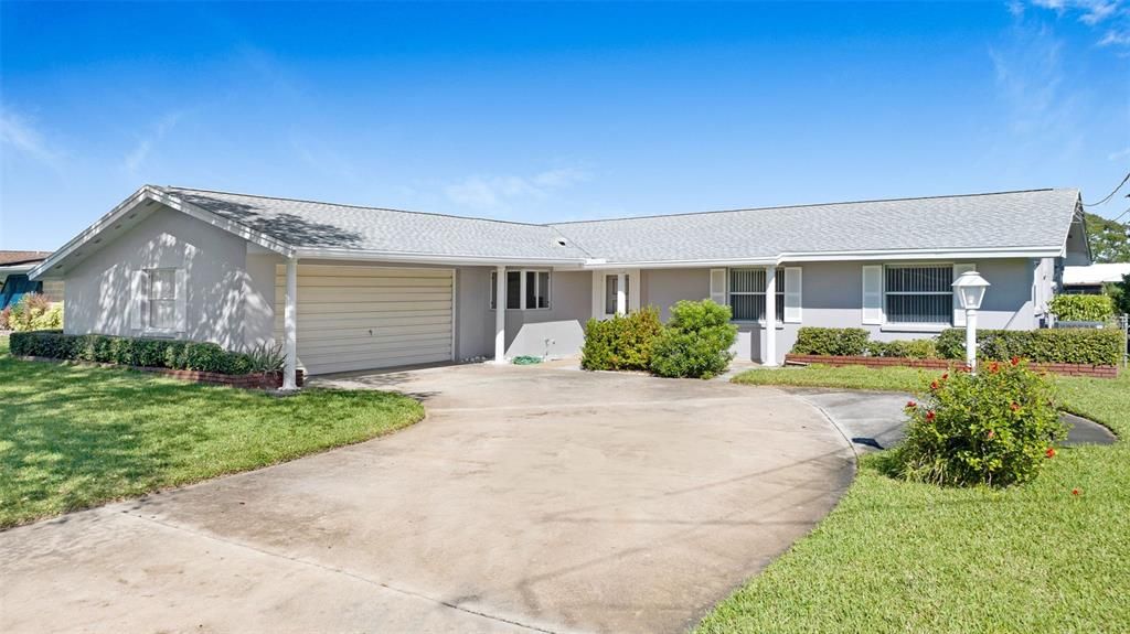 Attached, Exterior, Facade, Ranch