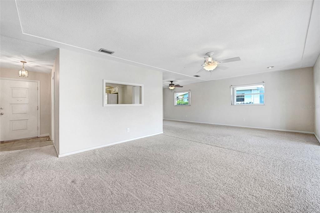 Empty room, Interior