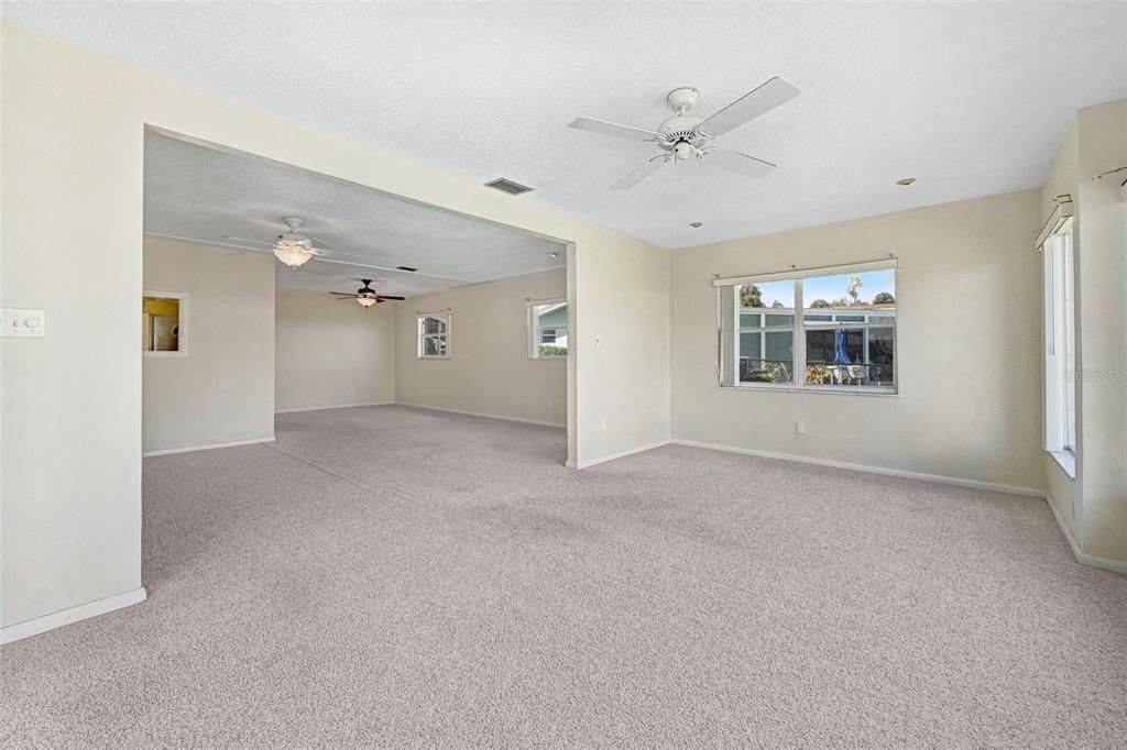 Empty room, Interior