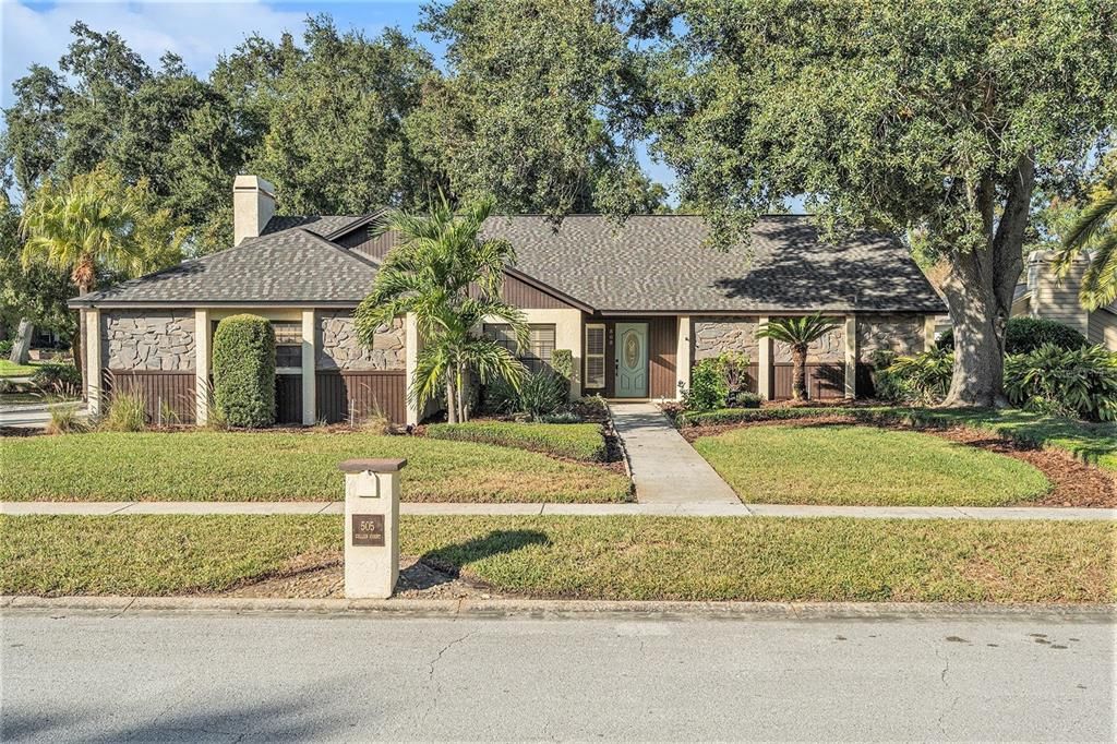 Exterior, Facade, Ranch