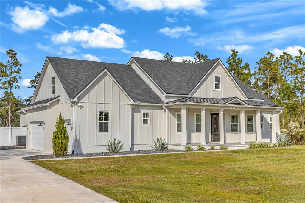 Attached, Exterior, Facade, Farmhouse