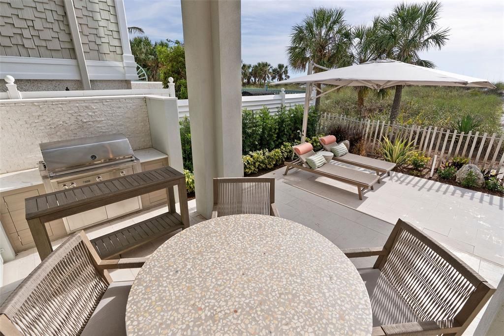 Exterior, Outdoor Kitchen