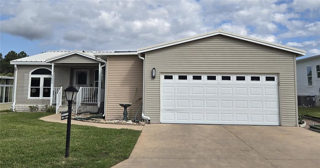 Attached, Exterior, Facade, American Craftsman