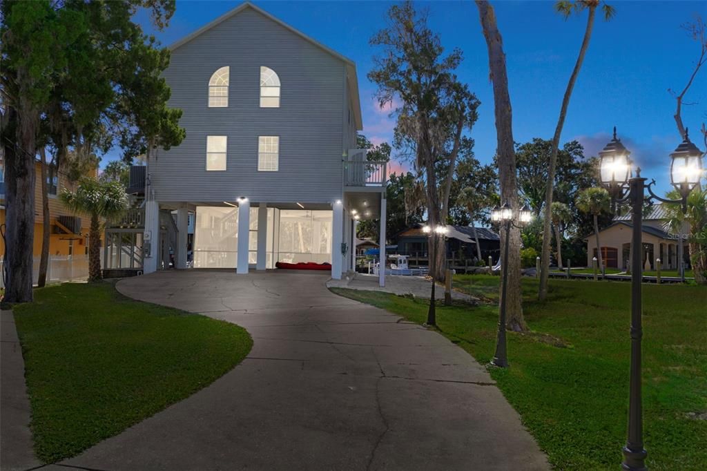 Attached, Backyard, Exterior, Facade, Modern