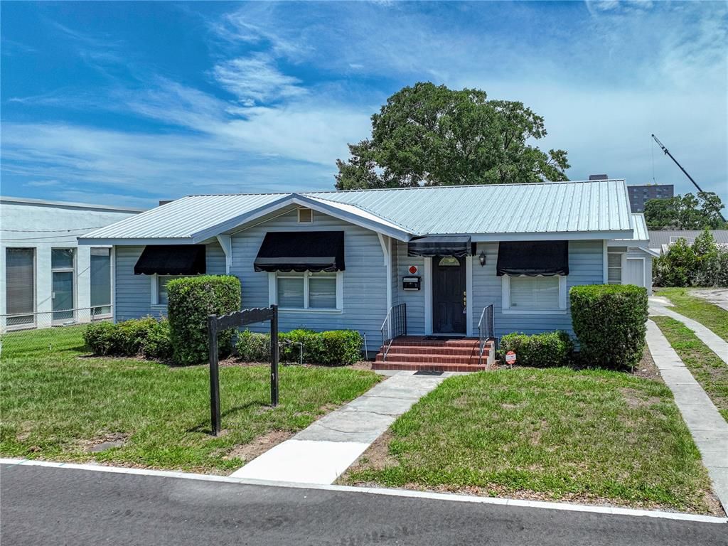 Exterior, Facade, Ranch