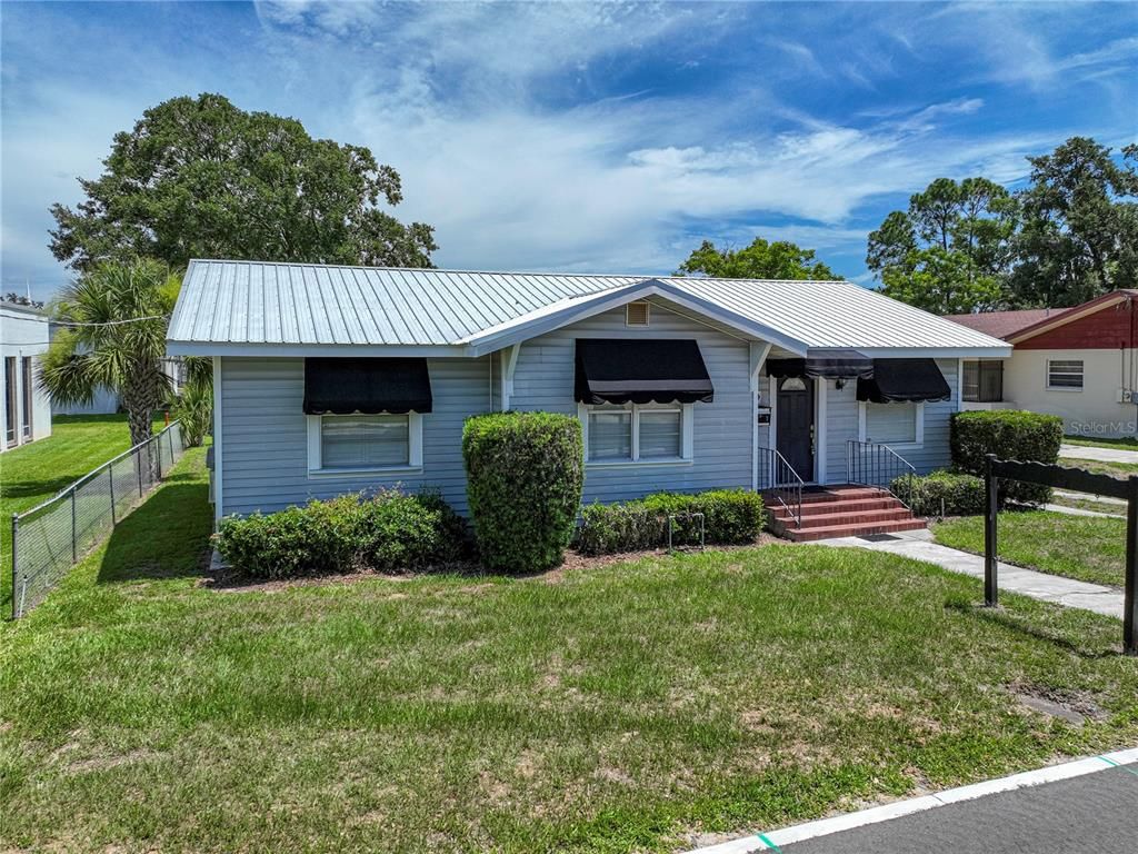 Backyard, Exterior, Facade, Ranch