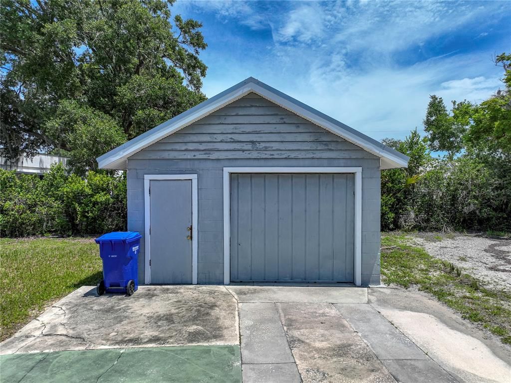 Detached Garage, Exterior