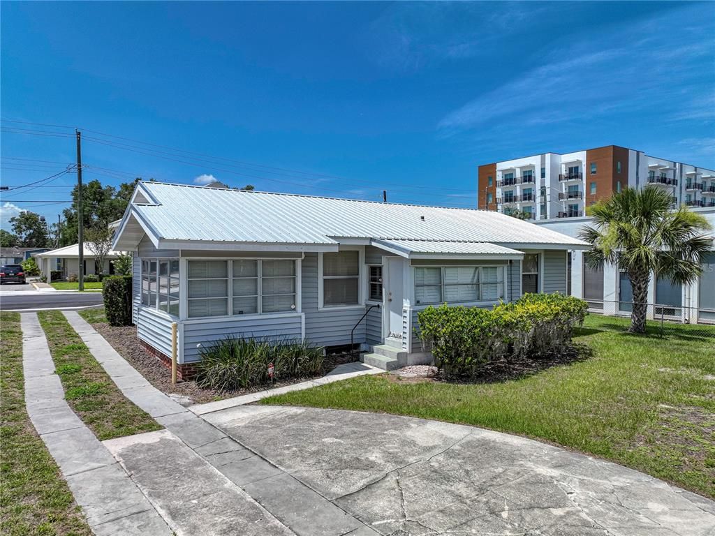 Exterior, Facade, Ranch