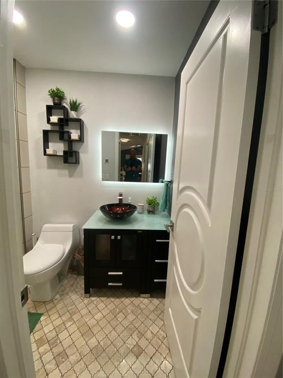 Bathroom, Interior, Recessed Lighting