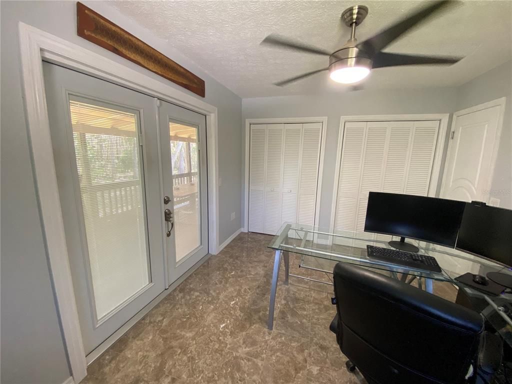 Home Office, Interior