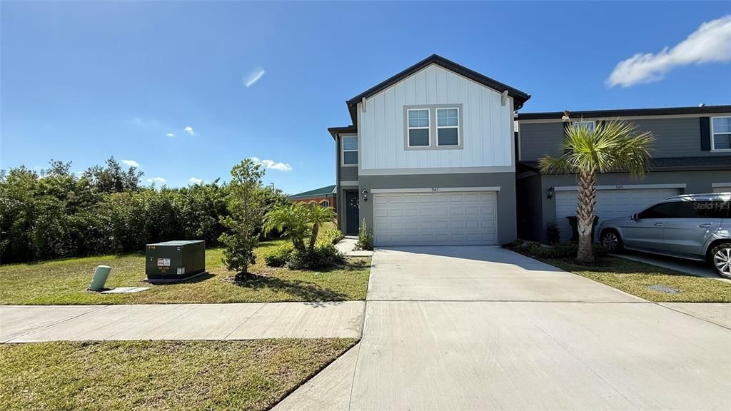 Attached, Exterior, Facade, Farmhouse