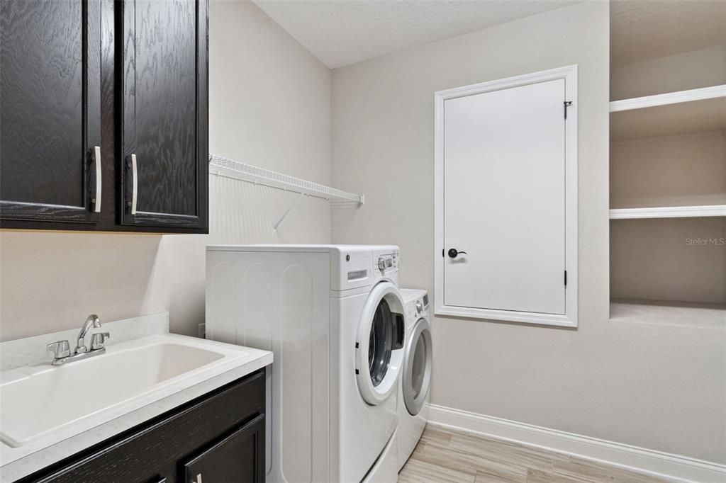 Interior, Washer, Wood Texture Flooring