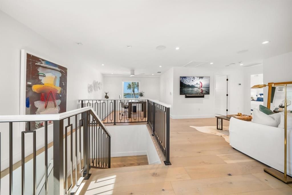Interior, Recessed Lighting, Wood Texture Flooring