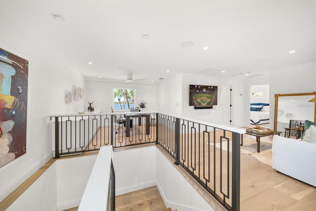 Interior, Recessed Lighting, Wood Texture Flooring