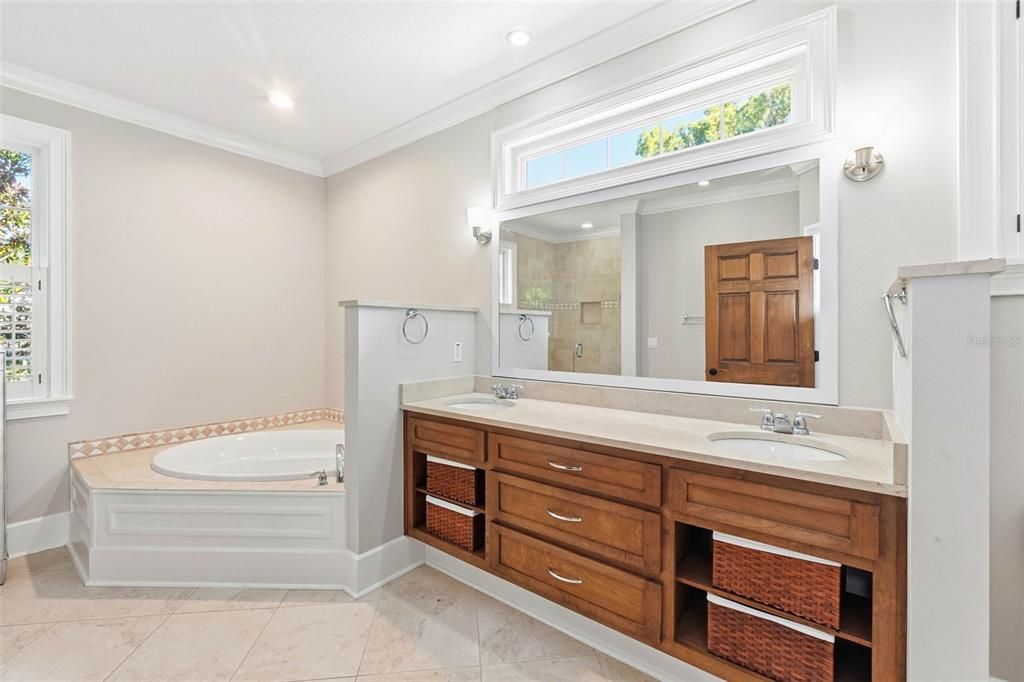 Bathroom, Dual Sink Vanities, Interior, Recessed Lighting