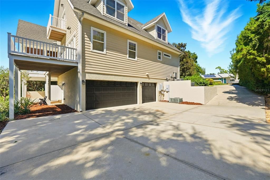 Attached, Exterior, Facade, American Foursquare
