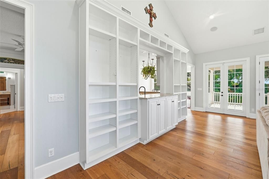Interior, Walk-in Closets, Wood Texture Flooring