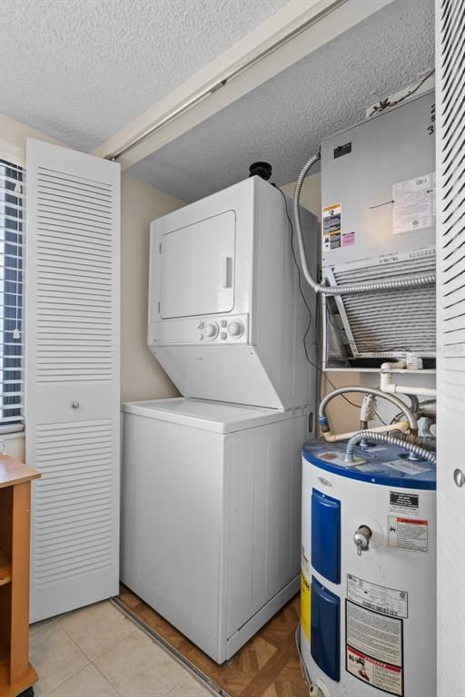 Interior, Utility Closets, Washer, Wood Texture Flooring