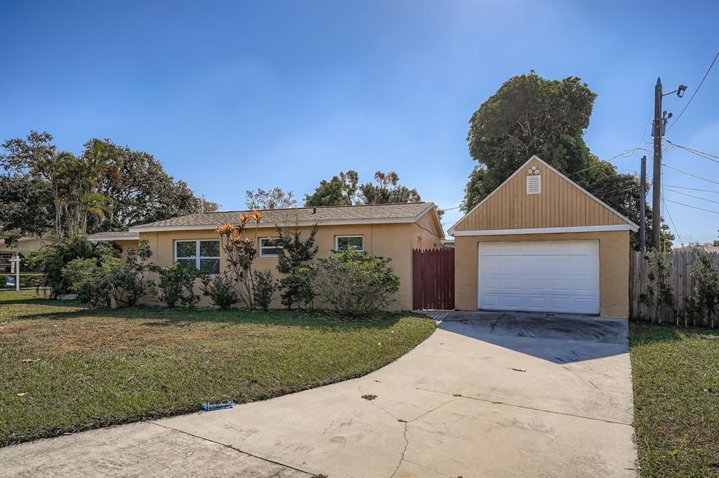 Attached, Backyard, Exterior, Facade, Ranch