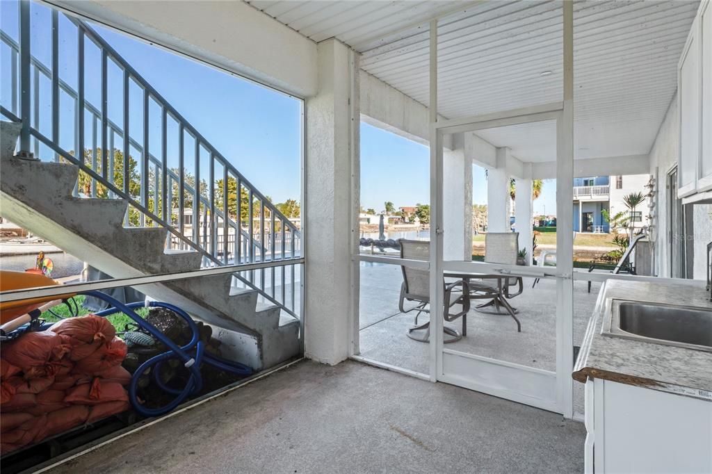 Interior, Sun Room, Water