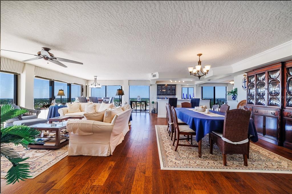 Chandelier, Dining room, Interior, Living room, Recessed Lighting, Wood Texture Flooring