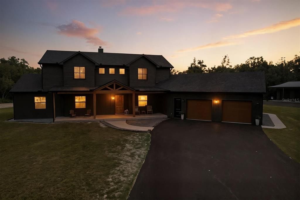 Attached, Exterior, Facade, Farmhouse