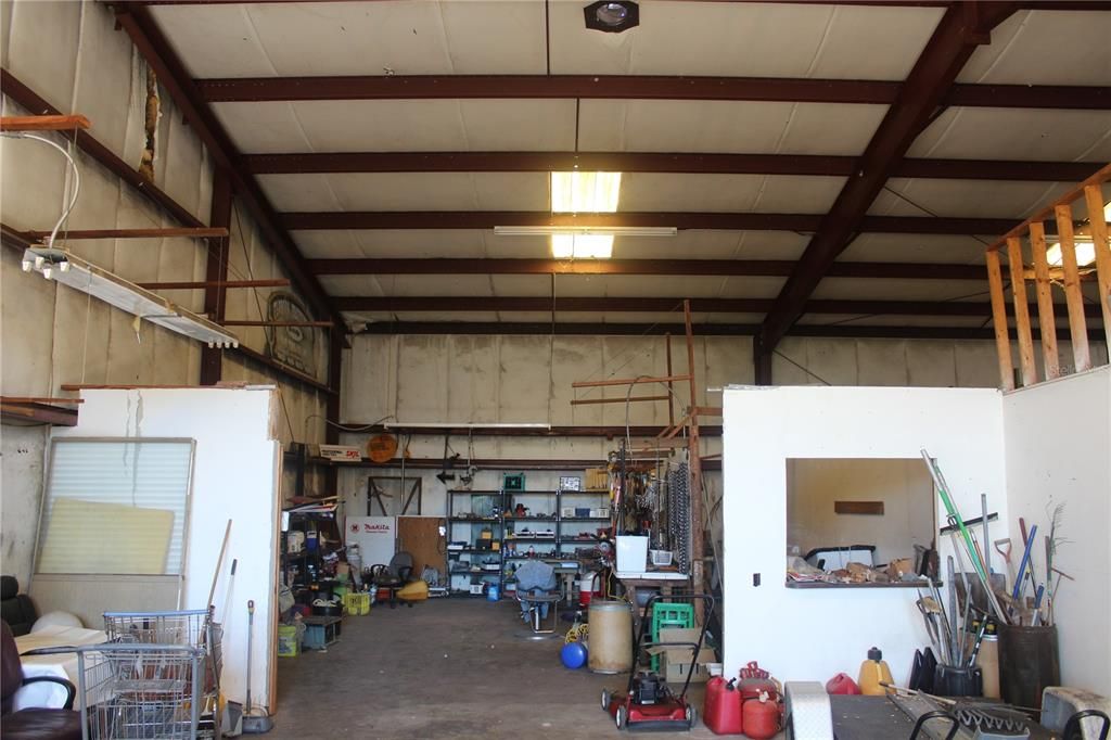 Garage, Interior, Wooden Beams
