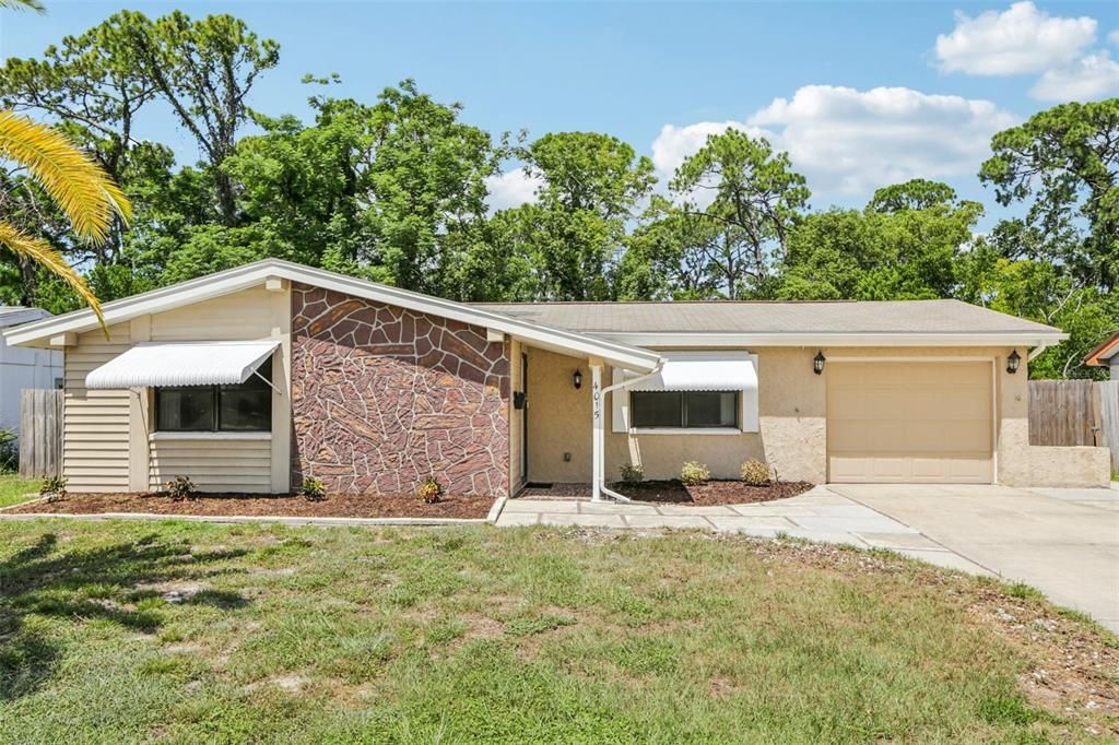 Attached, Exterior, Facade, Ranch