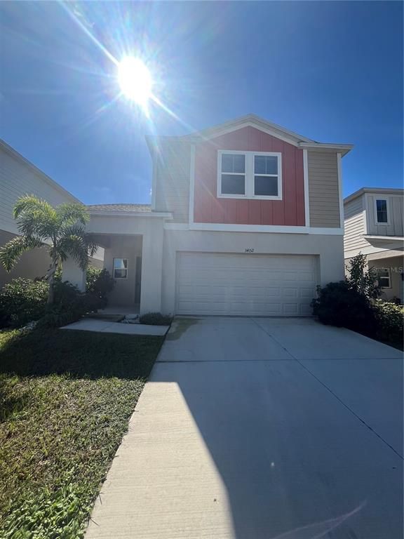 Attached, Exterior, Facade, American Craftsman