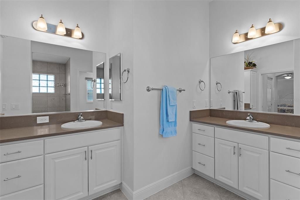 Bathroom, Dual Sink Vanities, Interior