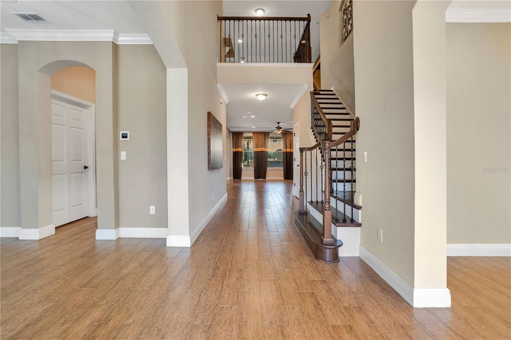 Interior, Recessed Lighting, Wood Texture Flooring