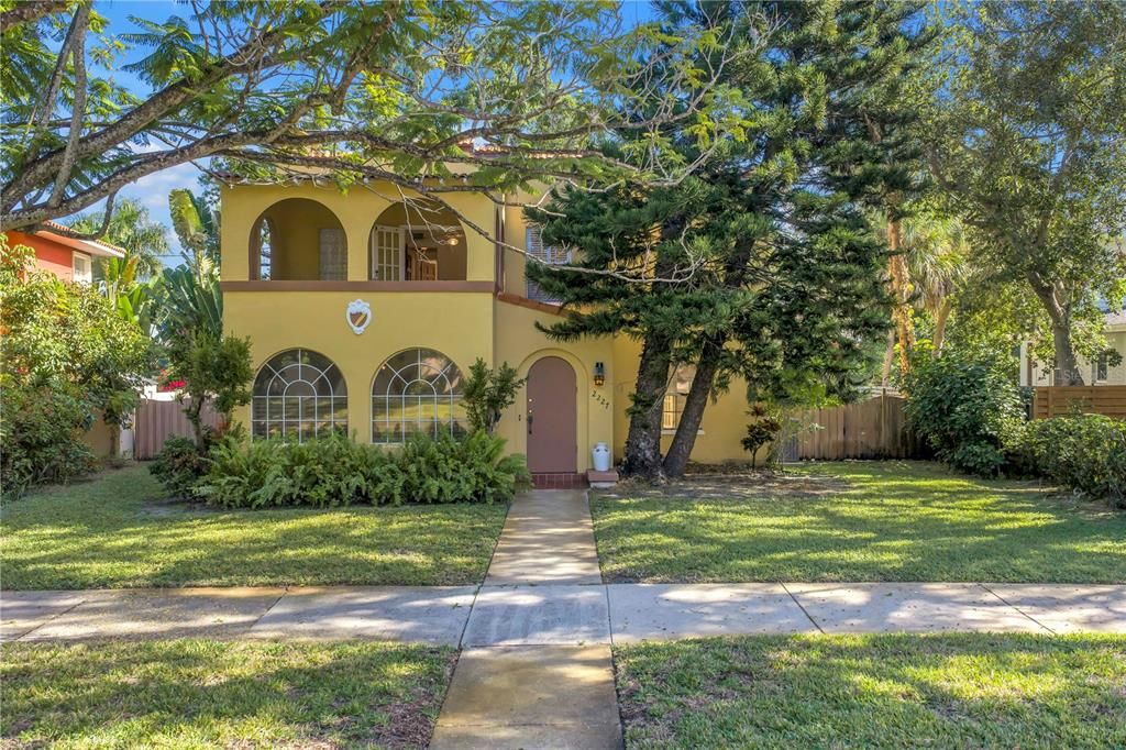 Backyard, Exterior, Facade, Mediterranean