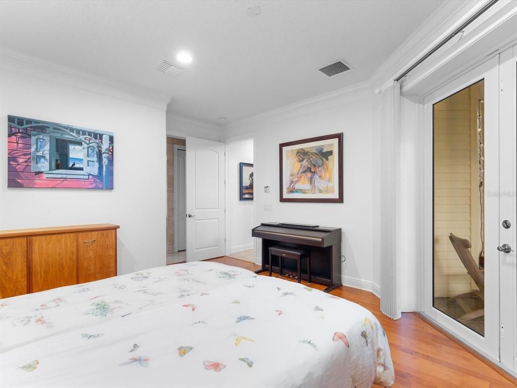 Bedroom, Interior, Piano, Recessed Lighting, Wood Texture Flooring