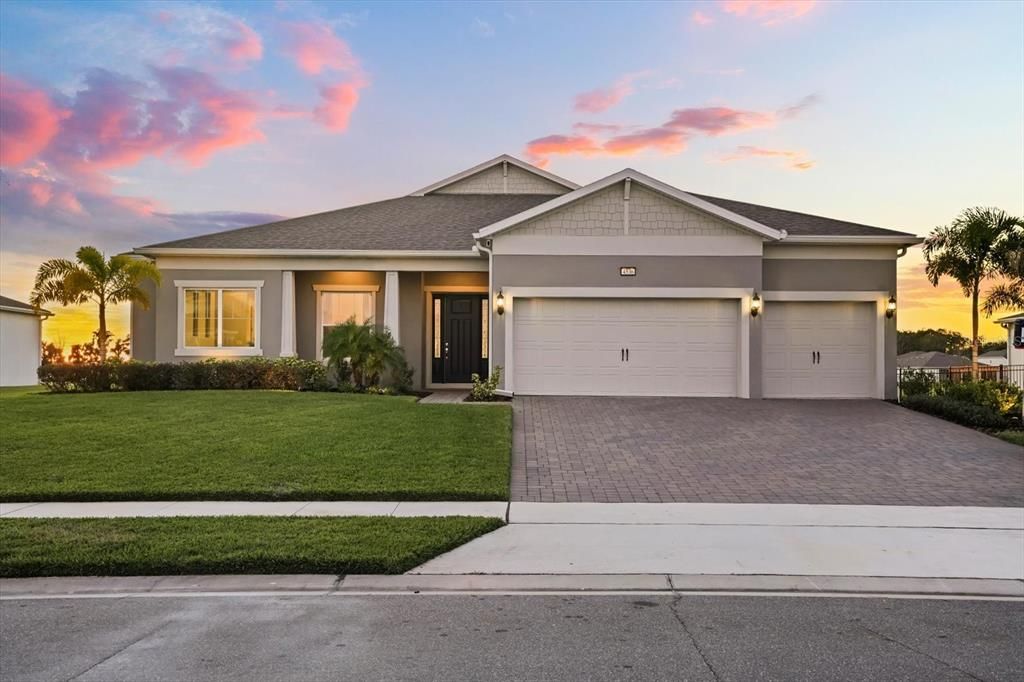 Attached, Exterior, Facade, Ranch