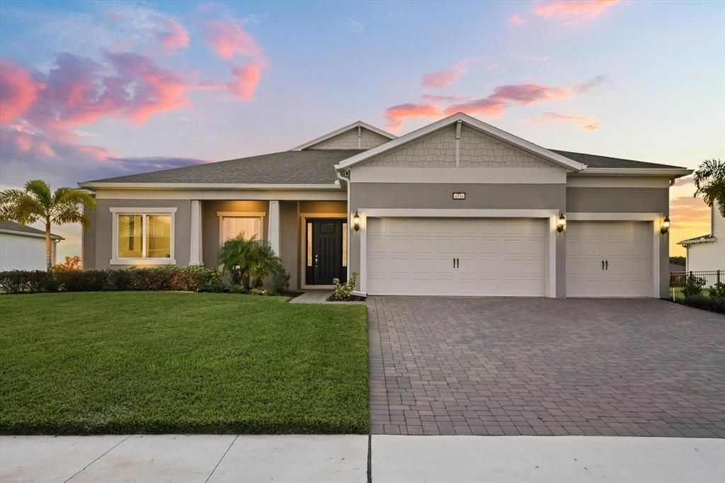 Attached, Exterior, Facade, Ranch