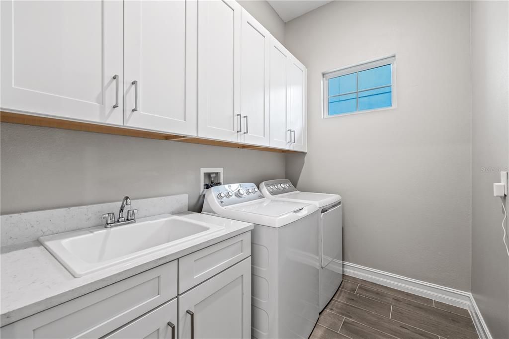 Interior, Washer, Wood Texture Flooring