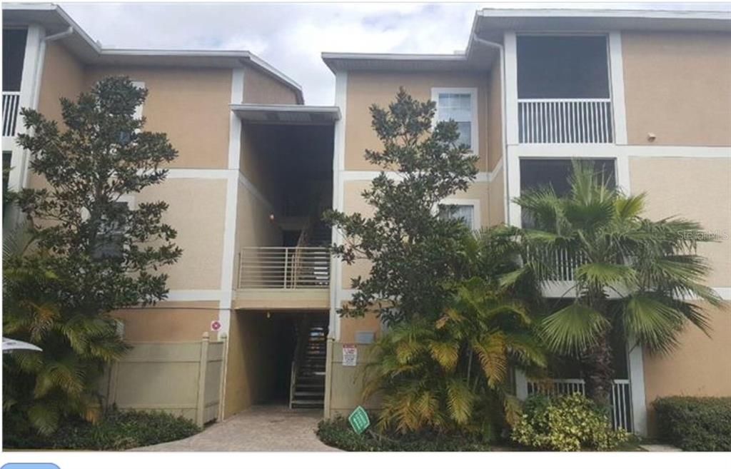 Exterior, Facade, Modern