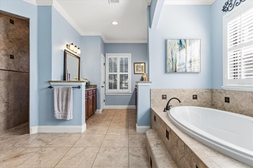 Bathroom, Interior, Recessed Lighting
