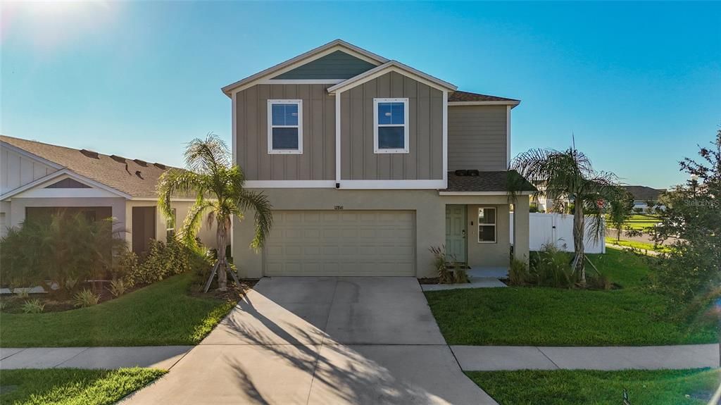 Attached, Exterior, Facade, American Craftsman