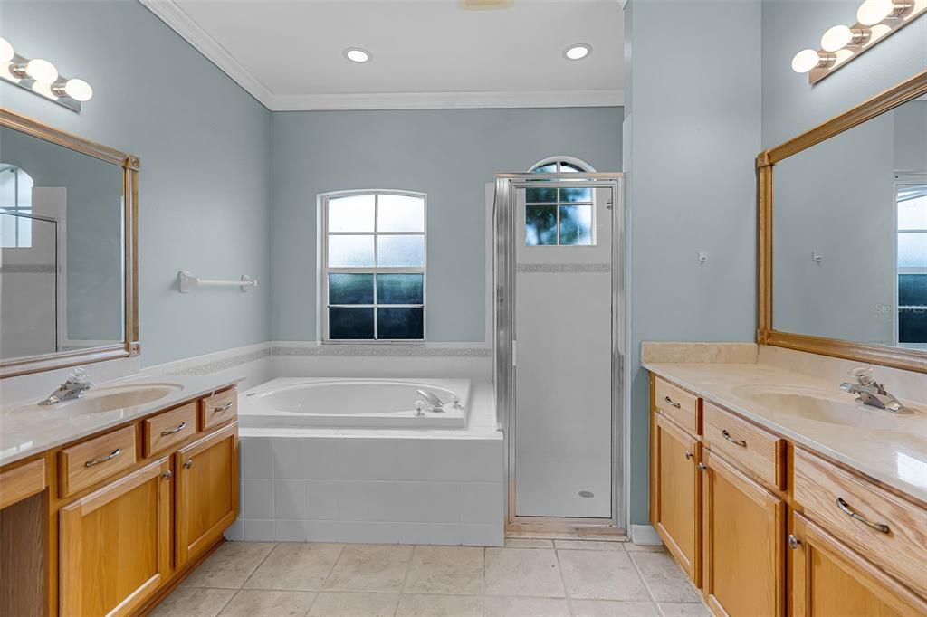 Bathroom, Dual Sink Vanities, Interior, Recessed Lighting