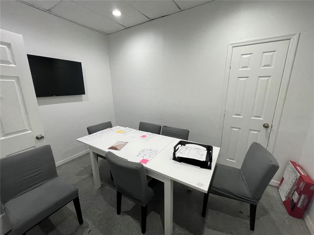 Dining room, Interior, Recessed Lighting